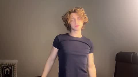 Snapshot of namiraaxel chatting on 11.08.25 Georges online show from 11.08.25