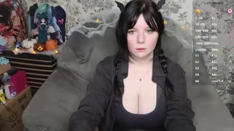 Snapshot of nanachi_slime chatting on 10.29.25 Nana online show from 10.29.25