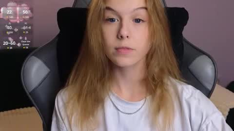 Snapshot of nanami_v02 chatting on 09.15.25 Maeve online show from 09.15.25