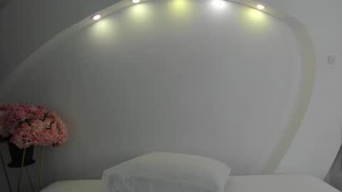 NanaOsaky online show from 02.08.25