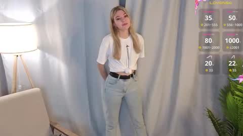 Hello im Lola online show from 11.21.25