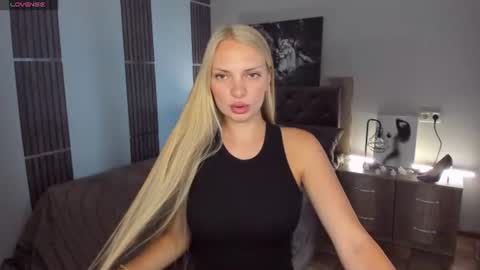 Snapshot of nancysummer chatting on 07.20.26 NancySummer online show from 07.20.26