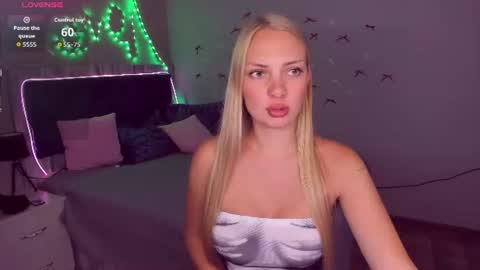 Snapshot of nancysummer chatting on 07.25.26 NancySummer online show from 07.25.26