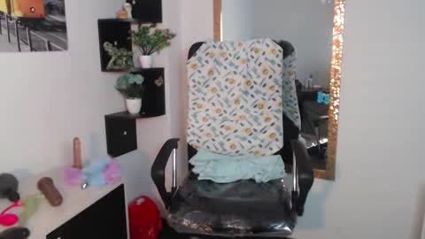 nany_pretty online show from 12.18.24