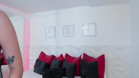 Naomi Amoretti online show from 02.11.26