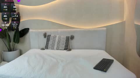 Naomi  online show from 12.22.24