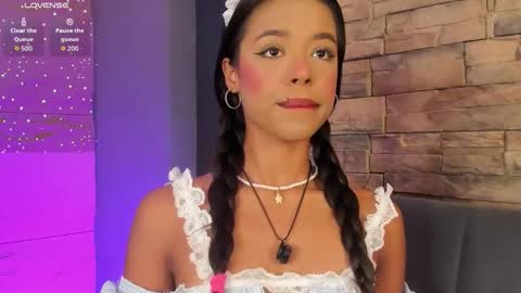 Snapshot of naomi_hill1 chatting on 12.01.25 Naomi online show from 12.01.25