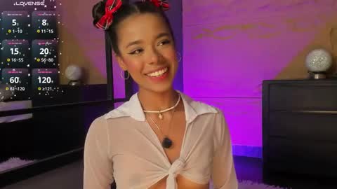 Snapshot of naomi_hill1 chatting on 12.02.25 Naomi online show from 12.02.25