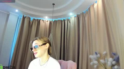 Naomi online show from 09.30.25