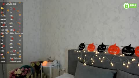 Snapshot of naomi_tara chatting on 10.29.25 Naomi online show from 10.29.25