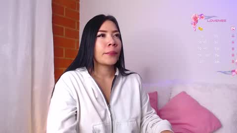 Snapshot of naomi_wong chatting on 02.20.25 Guys the page has lately failed. If you see me disconnected thats why.   online show from 02.20.25