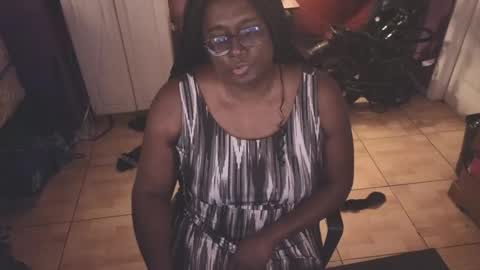 Snapshot of naomifux chatting on 04.12.26 Naomi online show from 04.12.26