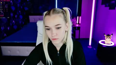 Snapshot of naomihita chatting on 10.31.25 naomihita online show from 10.31.25