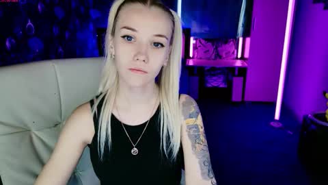 Snapshot of naomihita chatting on 11.08.25 naomihita online show from 11.08.25