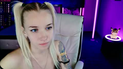 Snapshot of naomihita chatting on 11.13.25 naomihita online show from 11.13.25