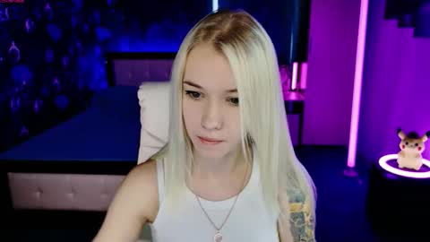 Snapshot of naomihita chatting on 11.22.25 naomihita online show from 11.22.25