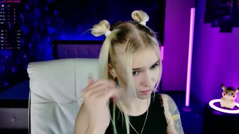 Snapshot of naomihita chatting on 11.25.25 naomihita online show from 11.25.25