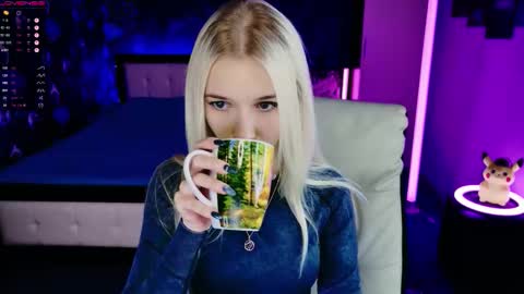 Snapshot of naomihita chatting on 11.28.25 naomihita online show from 11.28.25