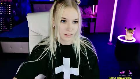 Snapshot of naomihita chatting on 12.15.25 naomihita online show from 12.15.25