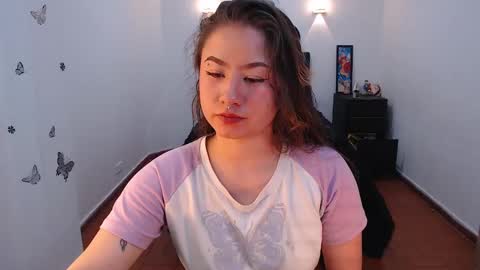 Snapshot of naomii_san chatting on 10.08.25 liz3 online show from 10.08.25