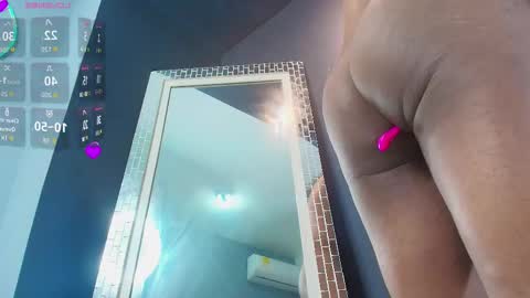 Snapshot of naomiqueents chatting on 11.28.25 Naomi Qeents online show from 11.28.25