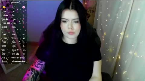 Snapshot of naomivibes chatting on 04.22.26 Naomi online show from 04.22.26