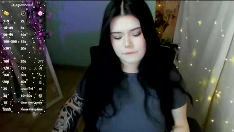 Snapshot of naomivibes chatting on 04.24.26 Naomi online show from 04.24.26