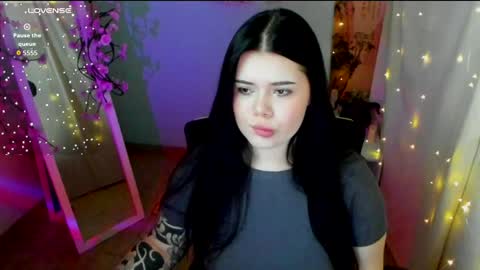 Snapshot of naomivibes chatting on 05.07.26 Naomi online show from 05.07.26
