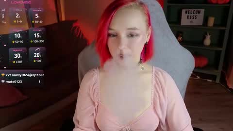 Snapshot of naomiyoru chatting on 12.13.25 Naomi online show from 12.13.25