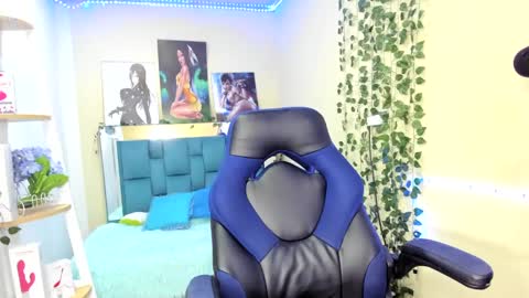 Snapshot of naomy777_ chatting on 01.04.25 naomy online show from 01.04.25