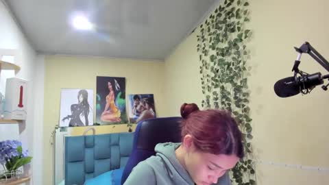 Snapshot of naomy777_ chatting on 01.04.25 naomy online show from 01.04.25