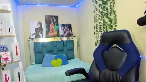 Snapshot of naomy777_ chatting on 01.22.25 naomy online show from 01.22.25