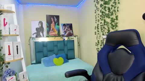 Snapshot of naomy777_ chatting on 01.28.25 naomy online show from 01.28.25