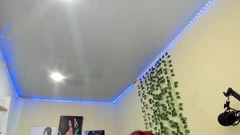 Snapshot of naomy777_ chatting on 02.12.25 naomy online show from 02.12.25