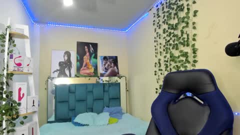 Snapshot of naomy777_ chatting on 02.21.25 naomy online show from 02.21.25