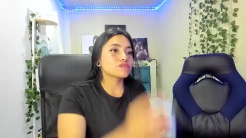 Snapshot of naomy777_ chatting on 03.02.25 naomy online show from 03.02.25