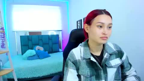 Snapshot of naomy777_ chatting on 09.17.25 naomy online show from 09.17.25