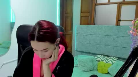 Snapshot of naomy777_ chatting on 09.25.25 naomy online show from 09.25.25