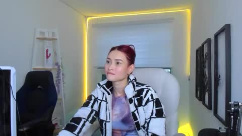 Snapshot of naomy777_ chatting on 10.19.25 naomy online show from 10.19.25