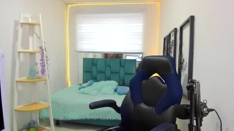 Snapshot of naomy777_ chatting on 10.20.25 naomy online show from 10.20.25