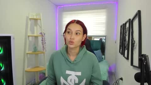 Snapshot of naomy777_ chatting on 10.27.25 naomy online show from 10.27.25