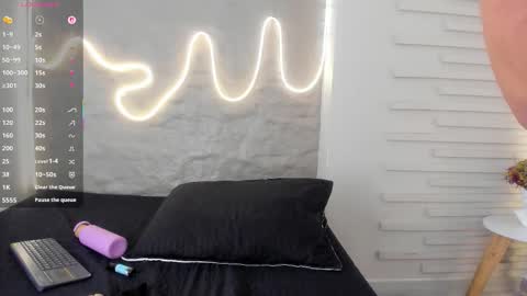 Snapshot of naomy_gyal chatting on 11.08.25 I am Naomy online show from 11.08.25