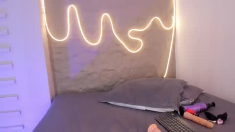 Snapshot of naomy_gyal chatting on 11.18.25 I am Naomy online show from 11.18.25