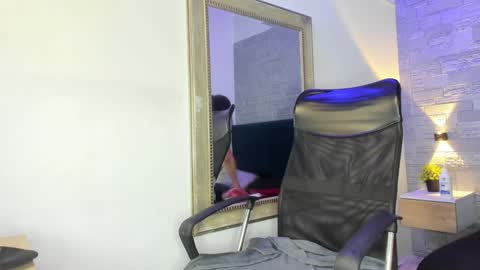 Naomy Smith online show from 12.03.24