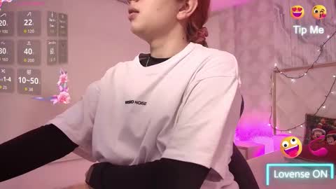 Snapshot of naomy_tay1 chatting on 12.21.25 Naomy online show from 12.21.25