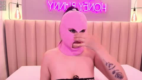 Naomy  online show from 11.21.25