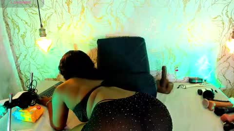 Snapshot of naomyy_cooper chatting on 11.06.25 Naomy online show from 11.06.25