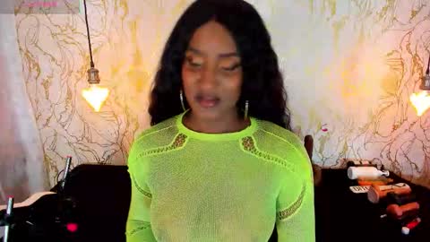 Snapshot of naomyy_cooper chatting on 11.07.25 Naomy online show from 11.07.25