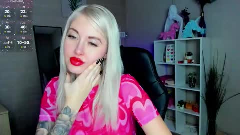 Snapshot of nastasya_cute chatting on 12.16.25 Nastya online show from 12.16.25