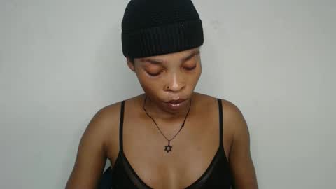 Snapshot of nastie_cumlover chatting on 11.11.25 bella online show from 11.11.25